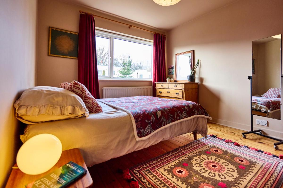 Peaceful home in Chapel Allerton Area - Quiet Street, Free Parking - Housity