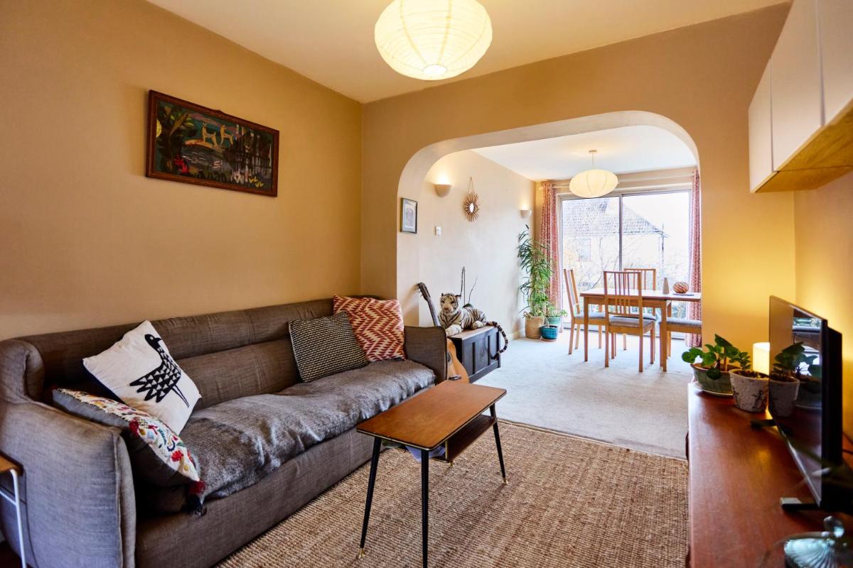 Peaceful home in Chapel Allerton Area - Quiet Street, Free Parking - Housity