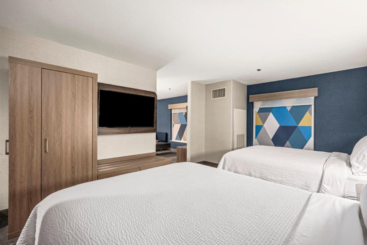 Holiday Inn Express Hotel & Suites Lincoln-Roseville Area by IHG - Housity