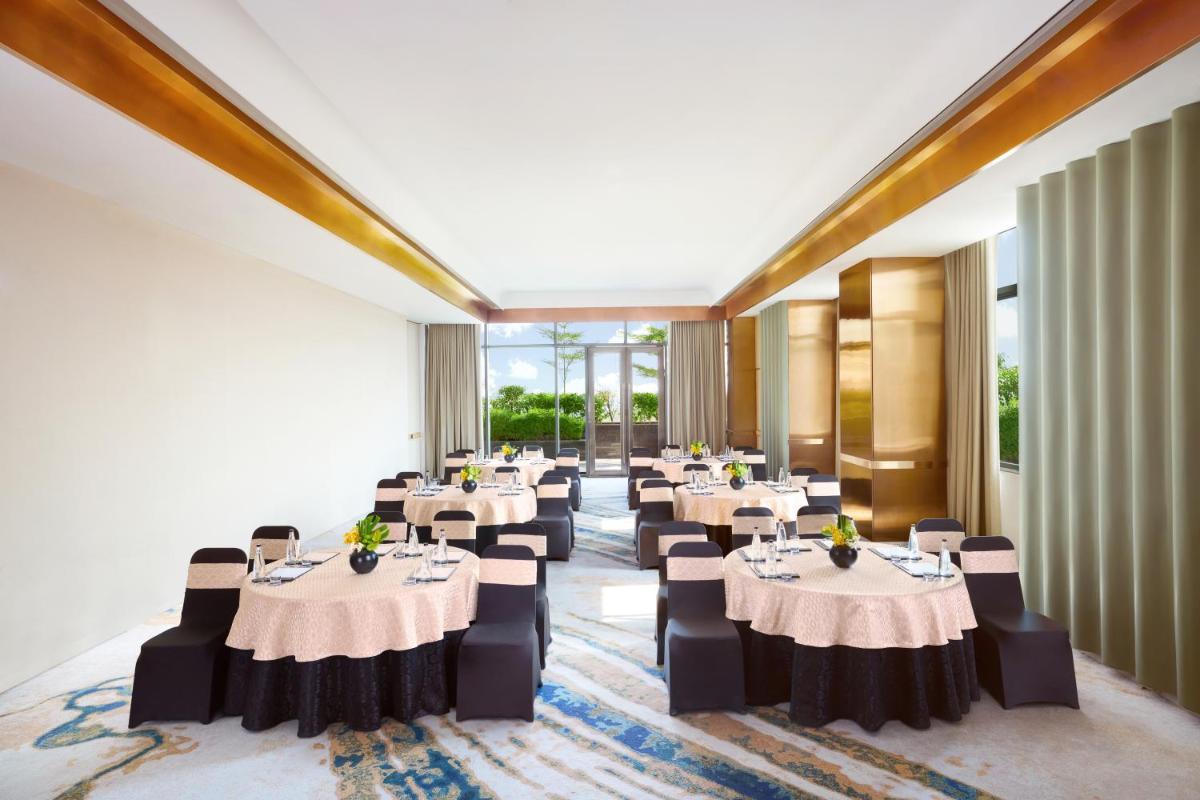 a restaurant with tables and chairs in a room at Novotel New Delhi City Centre in New Delhi a restaurant with tables and chairs in a room at Novotel New Delhi City Centre in New Delhi