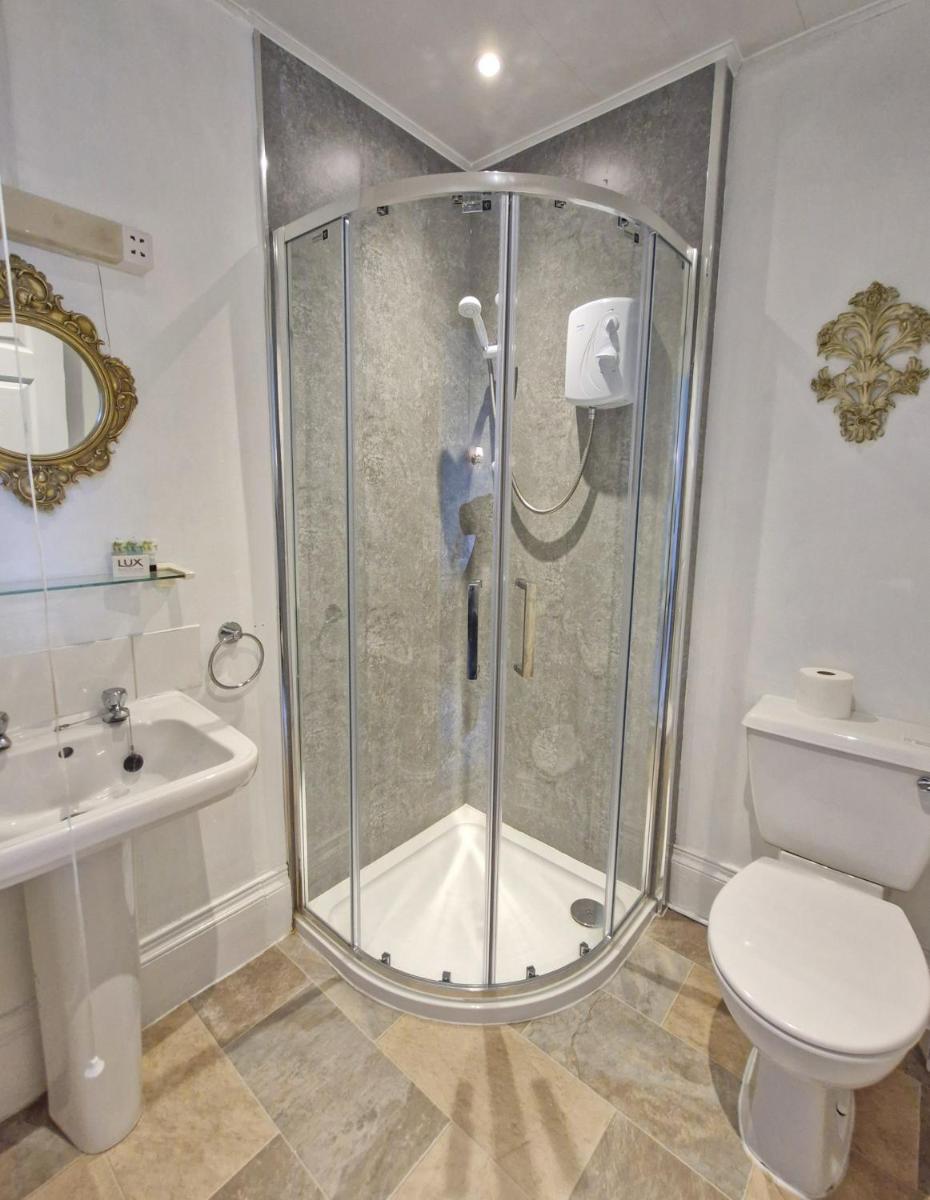 Wharton Arms Hotel - Housity