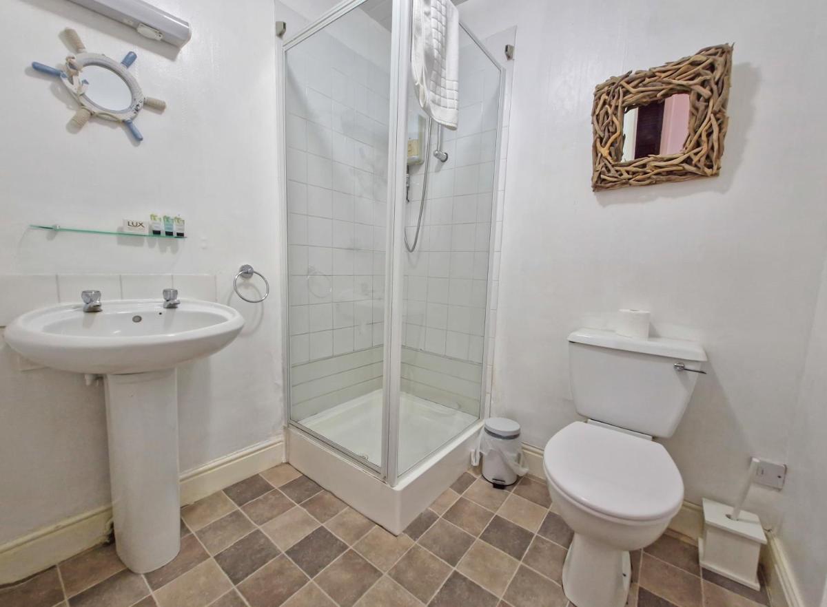 Wharton Arms Hotel - Housity