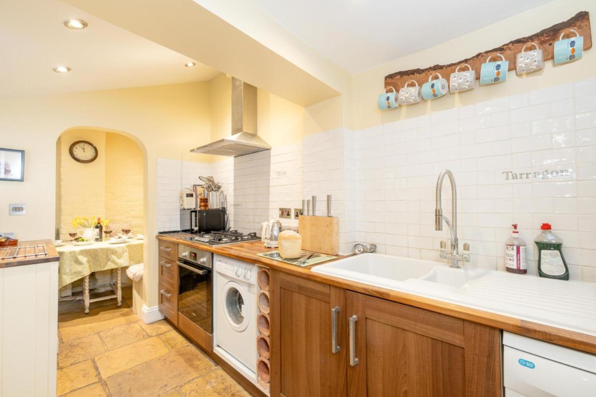 Pebble Cottage - 6 Victoria Rd - Aldeburgh Coastal Cottages - Housity