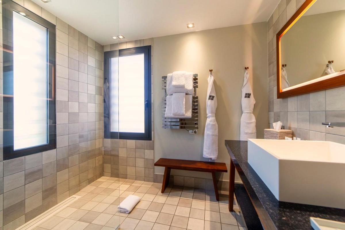 Salle de bains dans l'établissement Kube Saint-Tropez