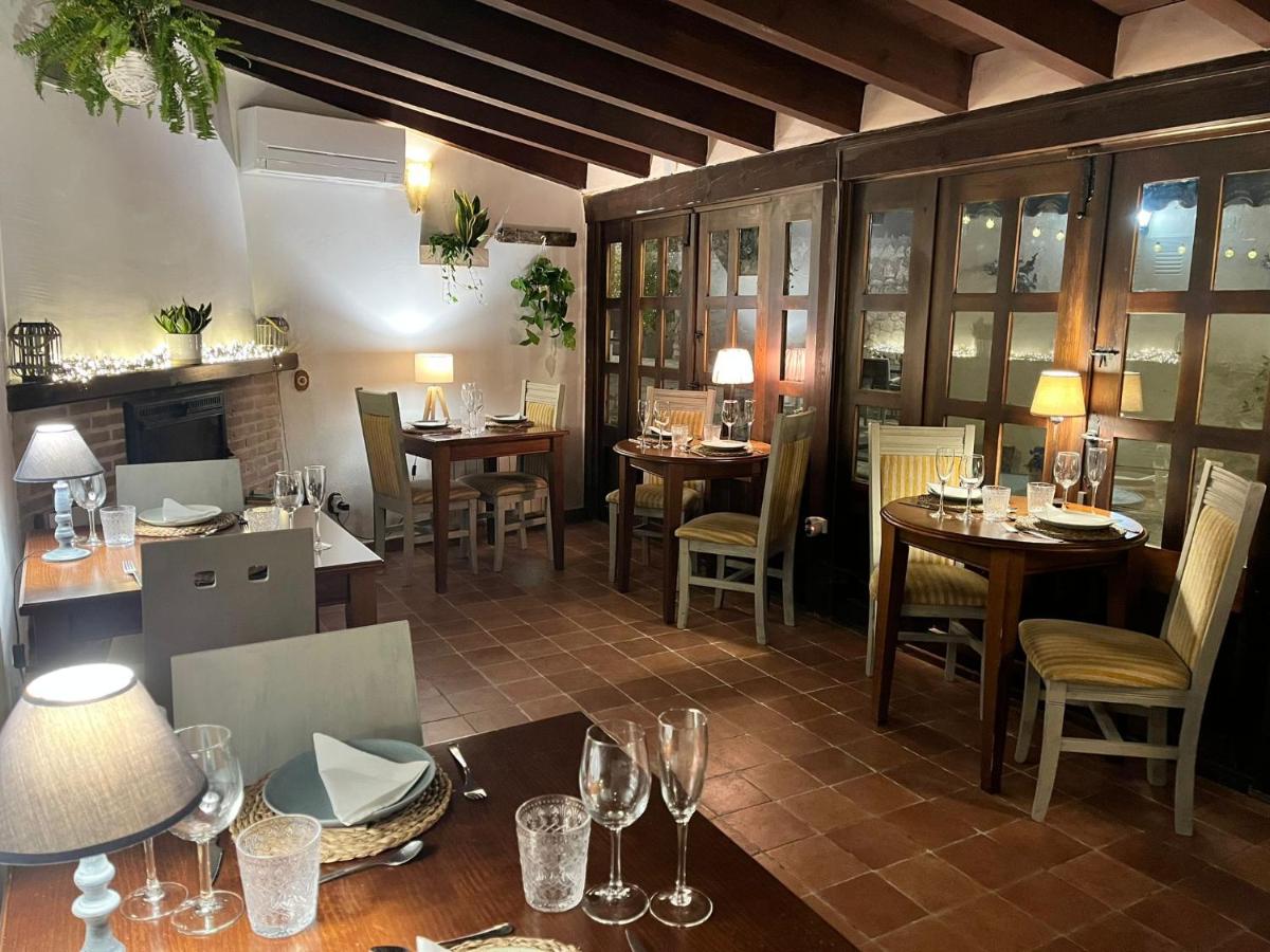 Un restaurante o sitio para comer en Hotel La Casa del Canónigo