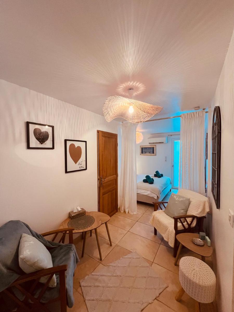 Léchappée Belle - Housity