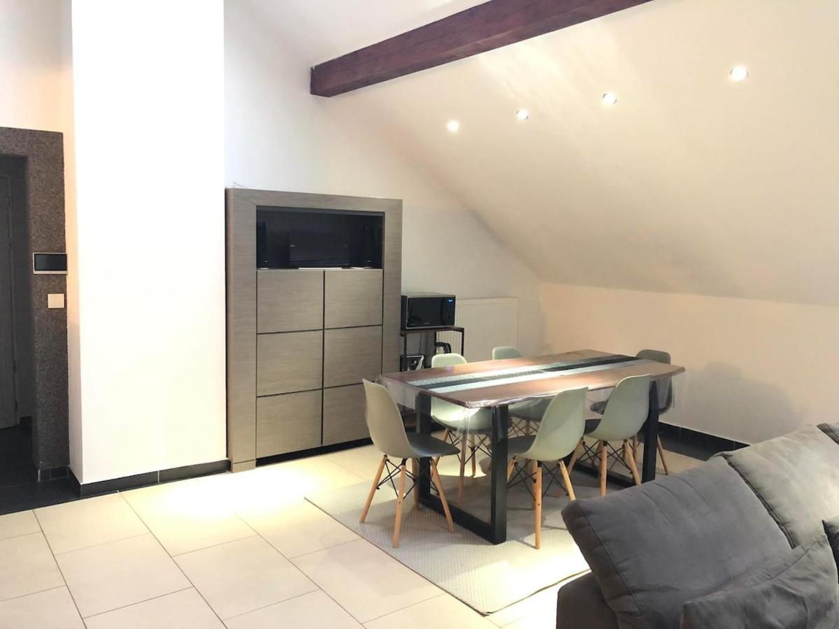 Cozy 120m Apartment with 3 Bedrooms and 1 Cinema - Housity