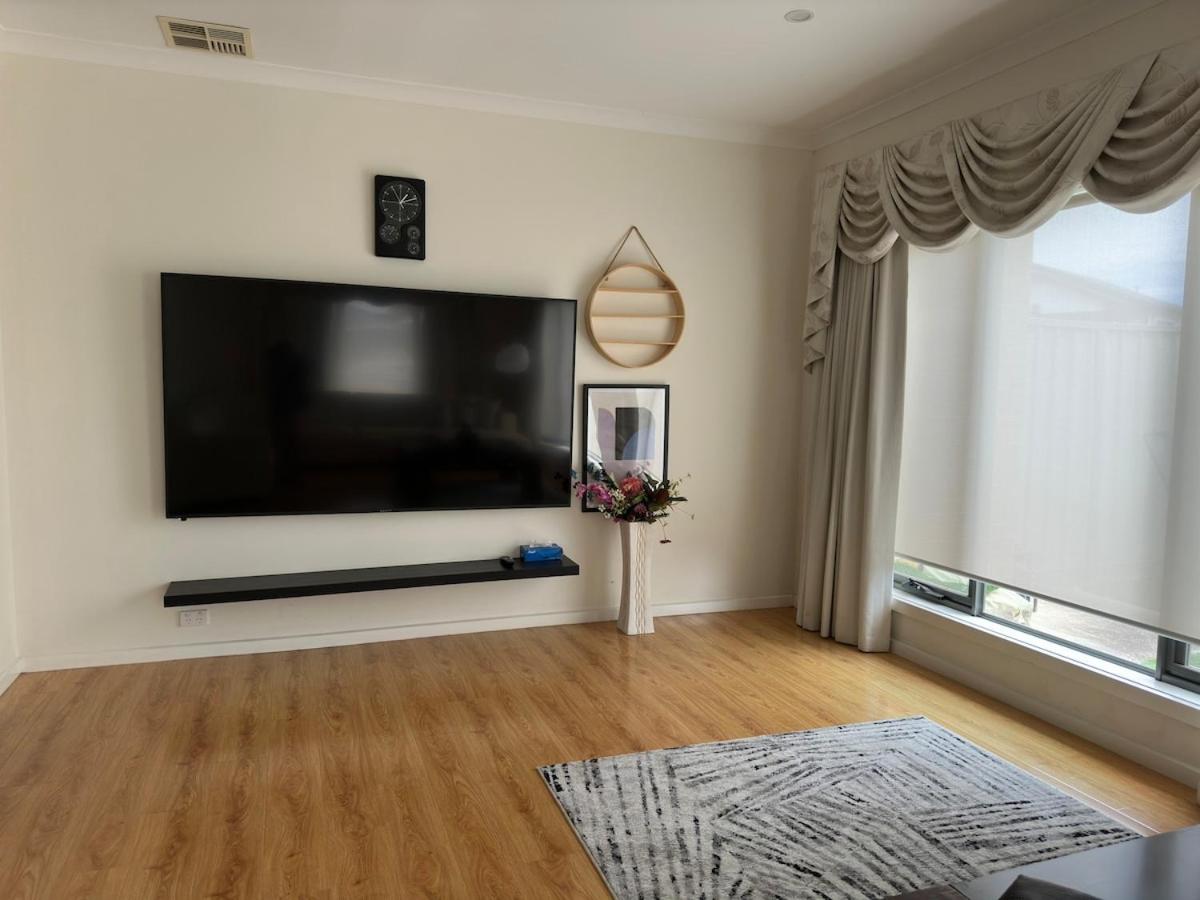 Spacious stay at Arndell Park, Forsyth reserve - Housity