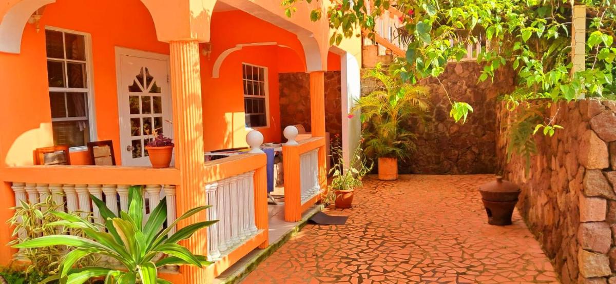 Belle Sunrise Villa Cozy Tropical Escape for a Local Experience - Hizvo