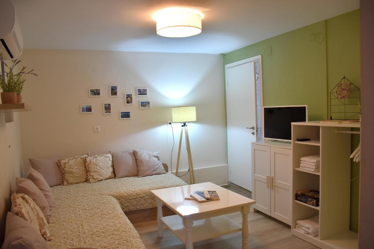 Sevastie's Home - downstairs - Housity