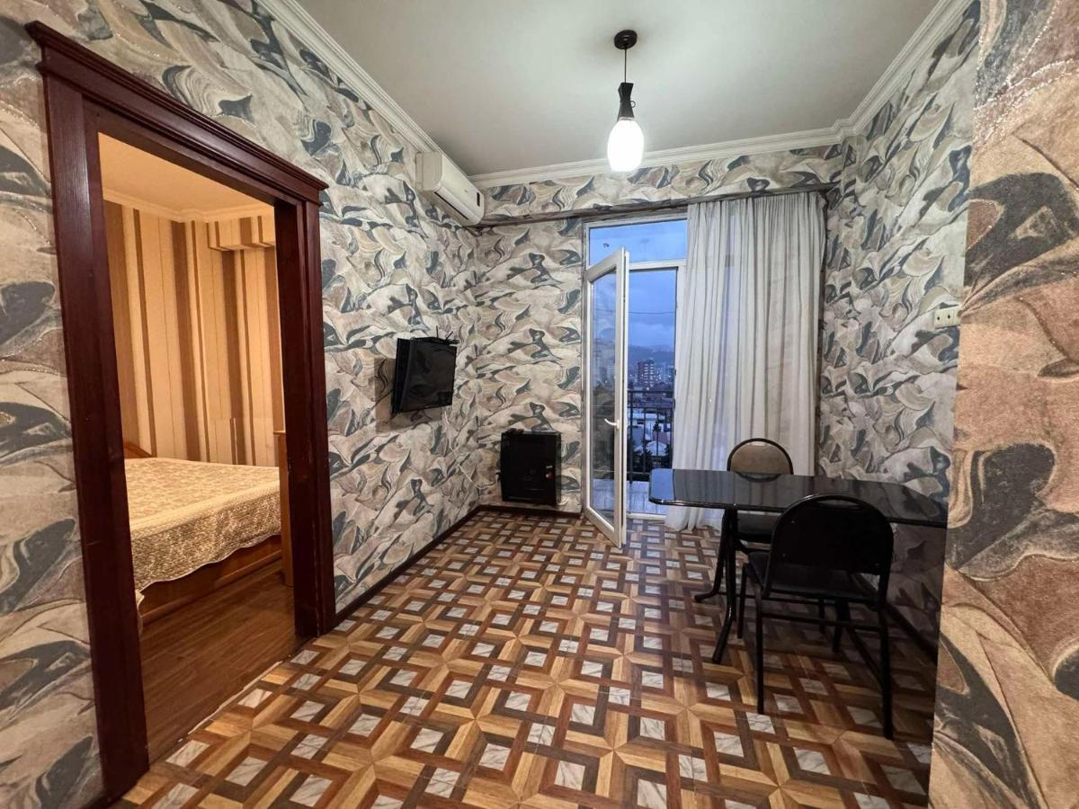 Nana's Flats - Housity