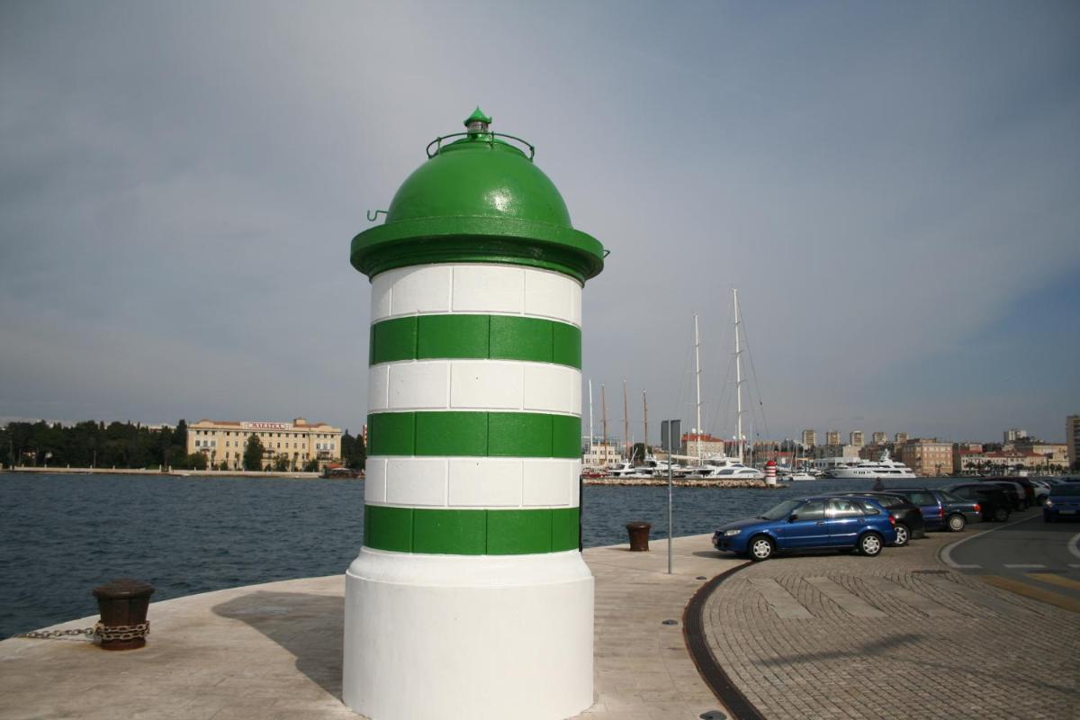 Green lighthouse rooms - Housity