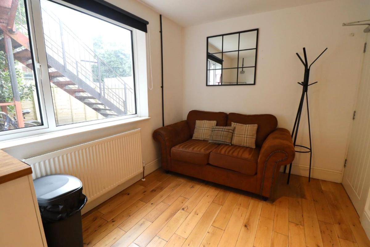 Flat 4, 10 St John's - Hizvo