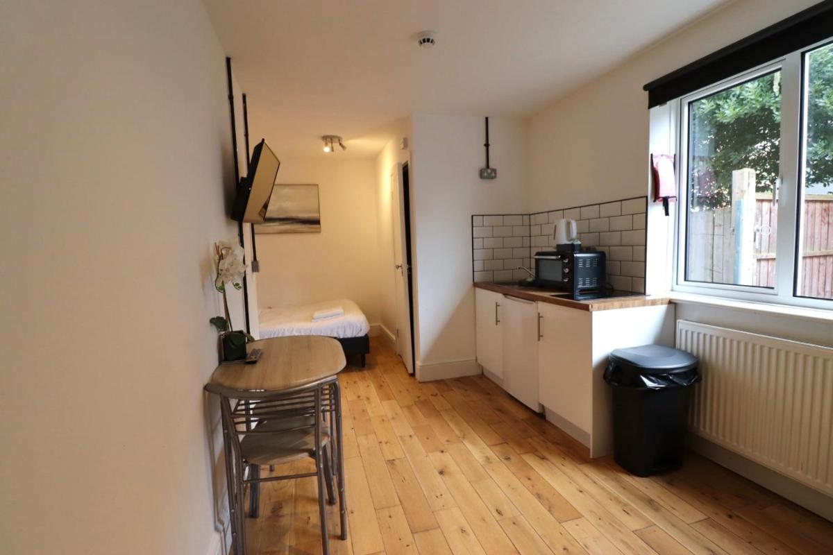 Flat 4, 10 St John's - Hizvo