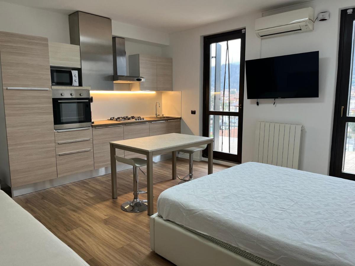 Lake View Terrace - Housity