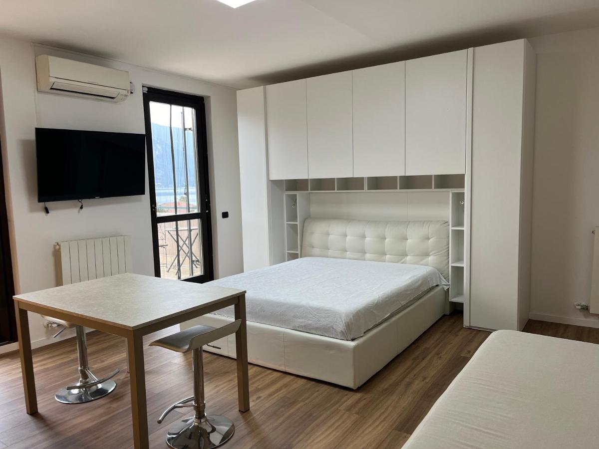 Lake View Terrace - Housity