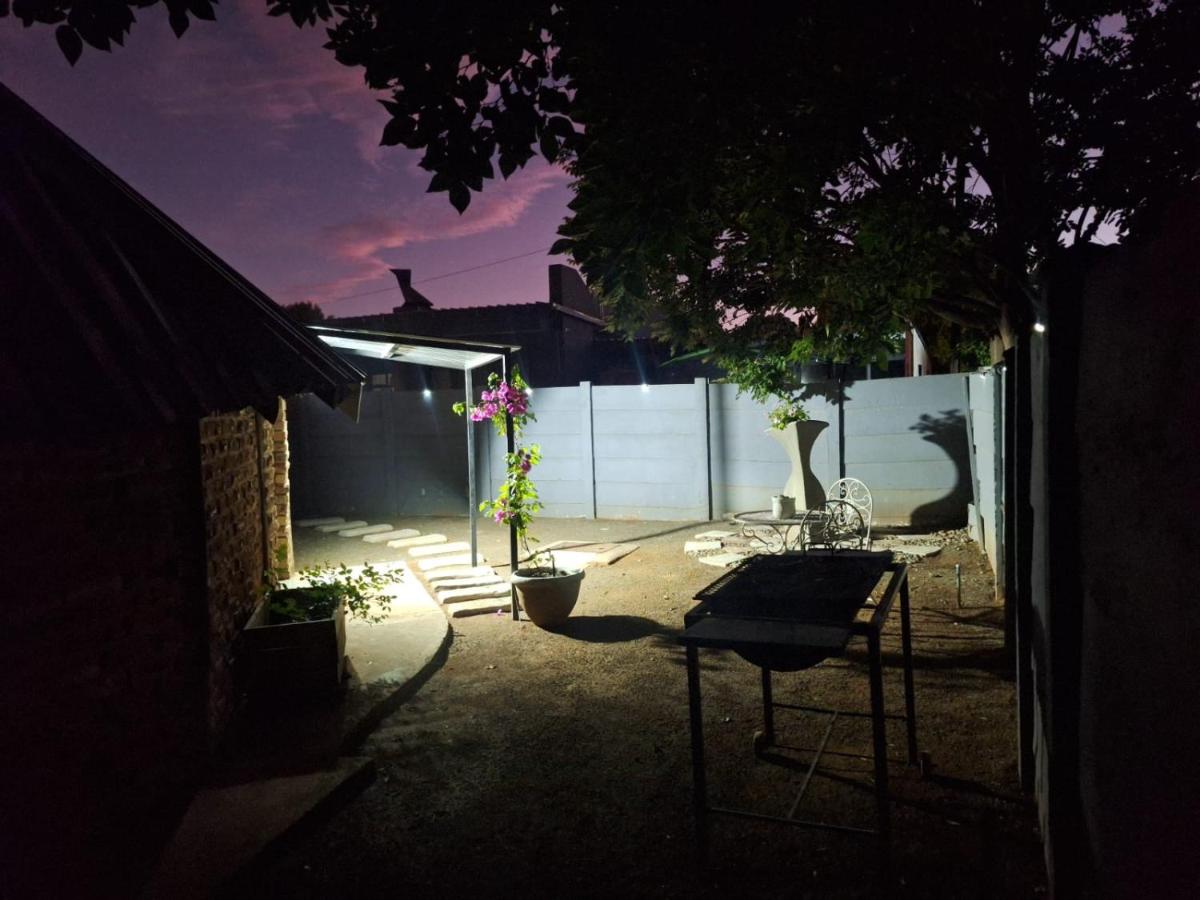 The Spare Room Cottage - cosy and private - Hizvo