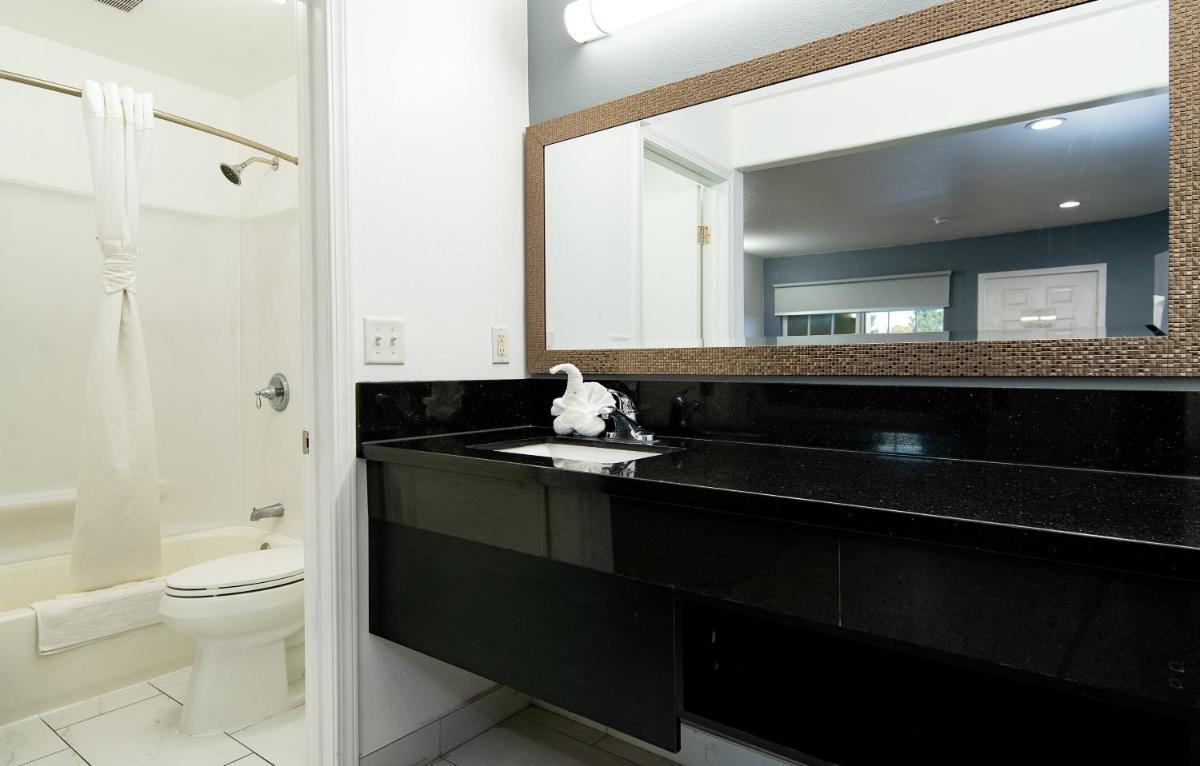 Colonial Palace Inn - Housity