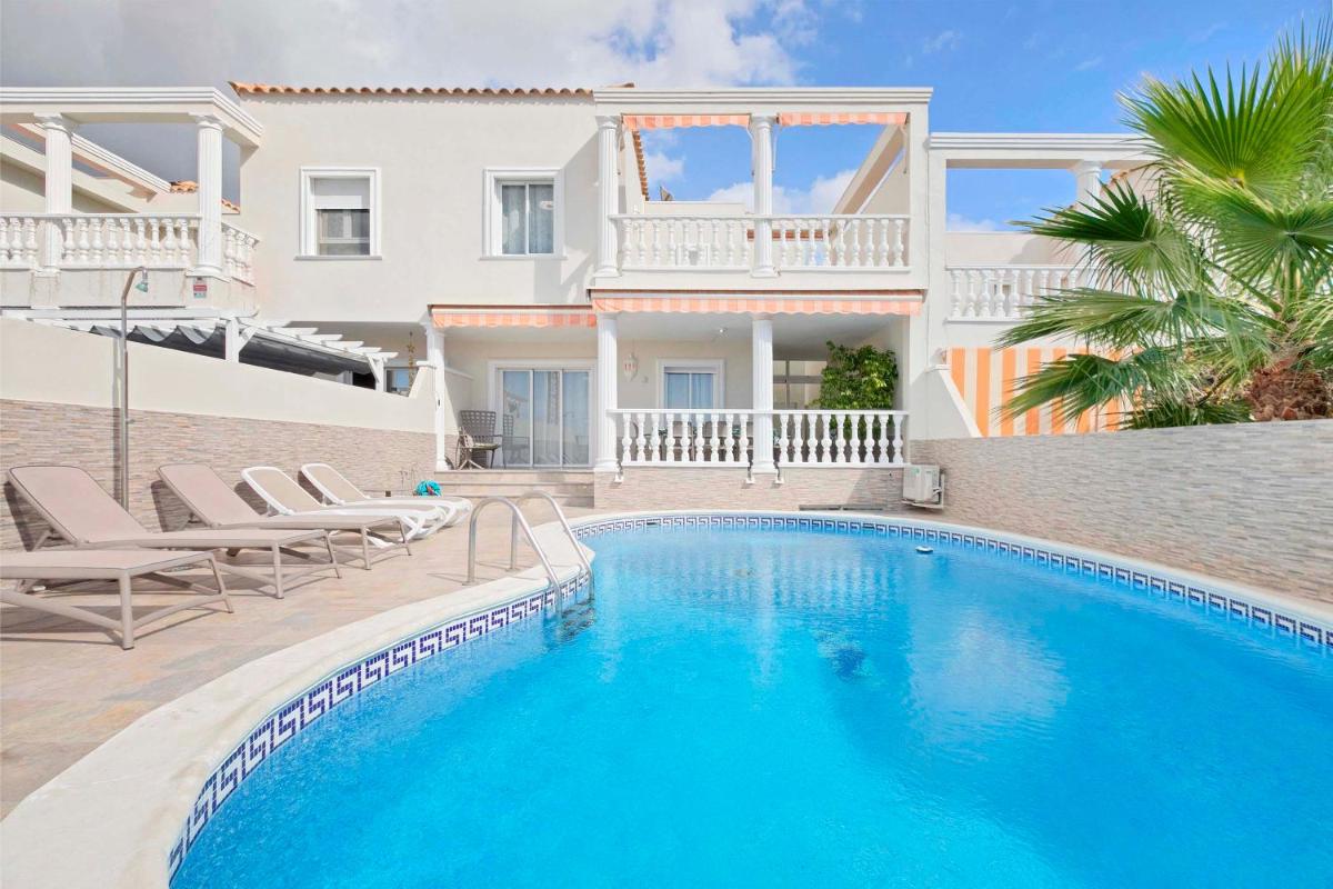 Townhouse with private pool! - Housity