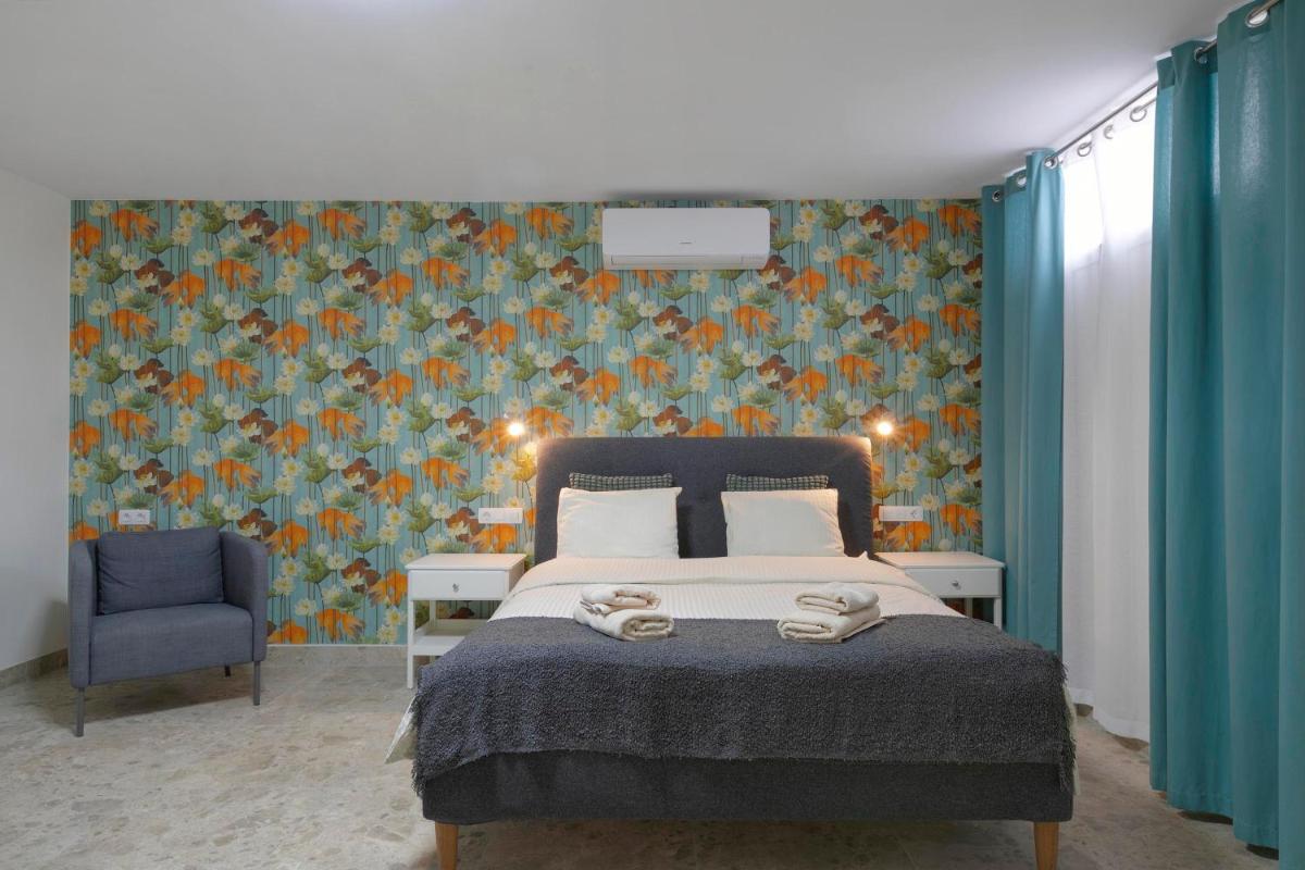 Townhouse with private pool! - Housity