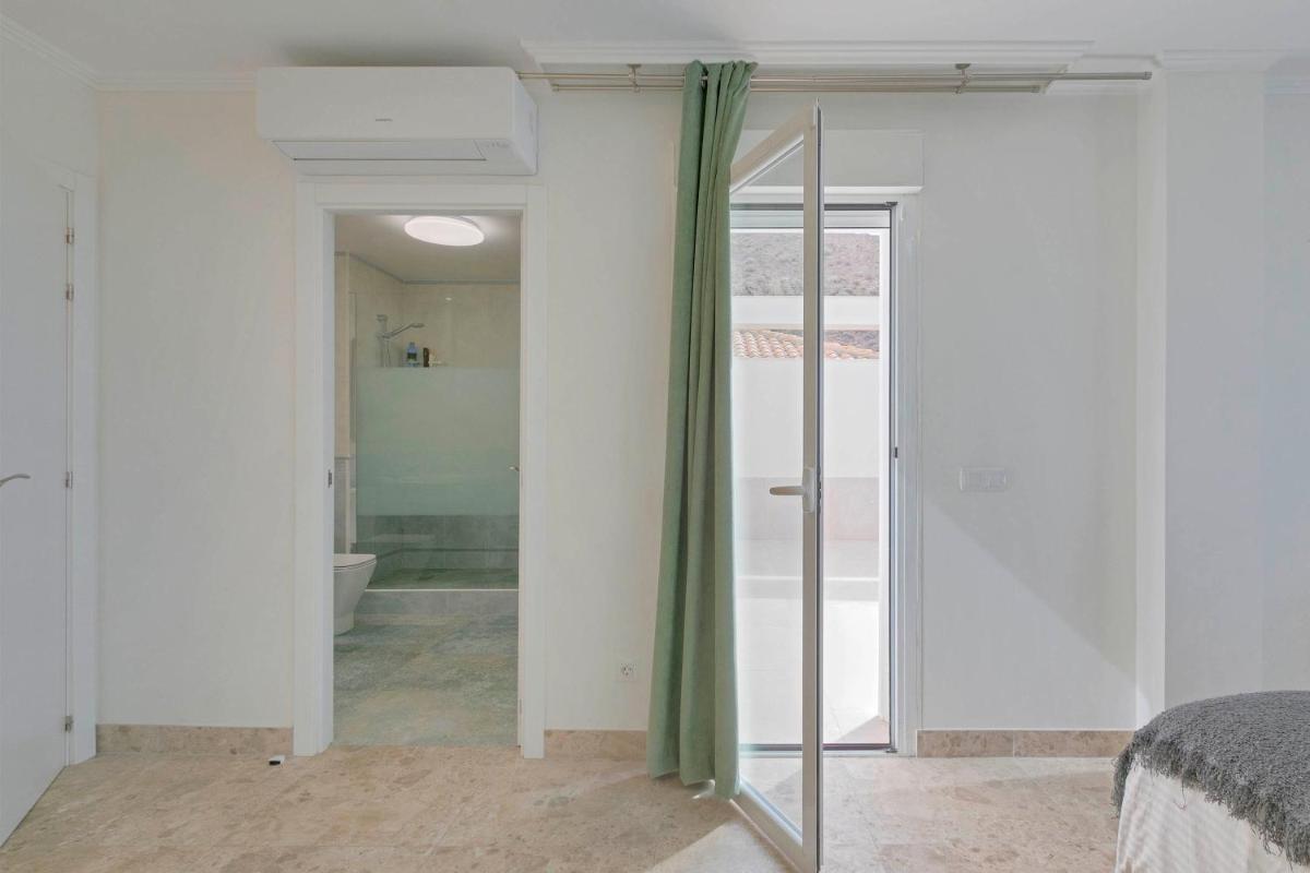 Townhouse with private pool! - Housity