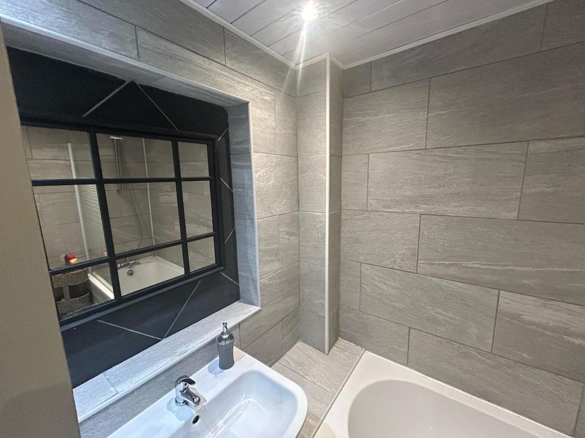 Cosy Home in Newton-Le-Willows - Housity
