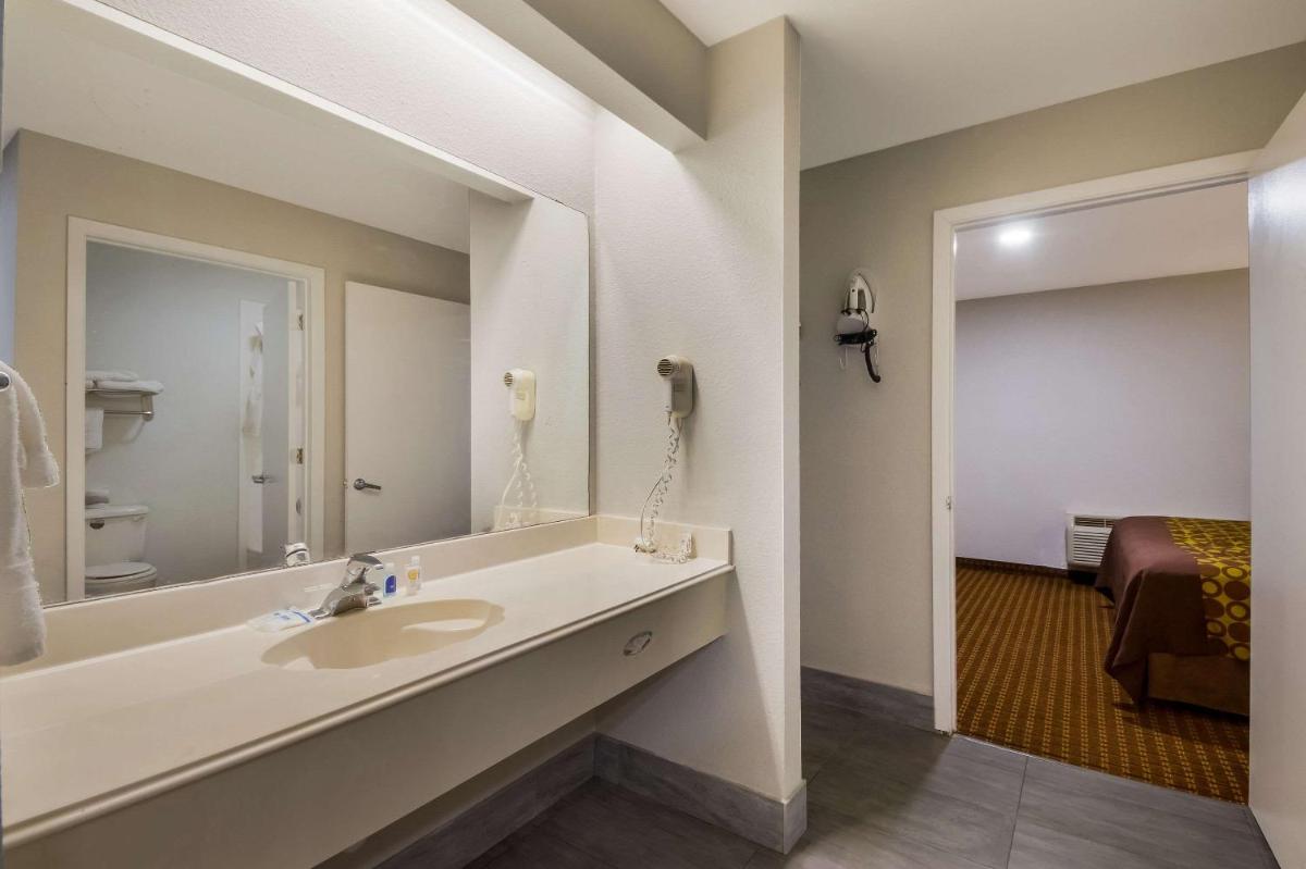 Rodeway Inn & Suites Corpus Christi Northwest - Housity