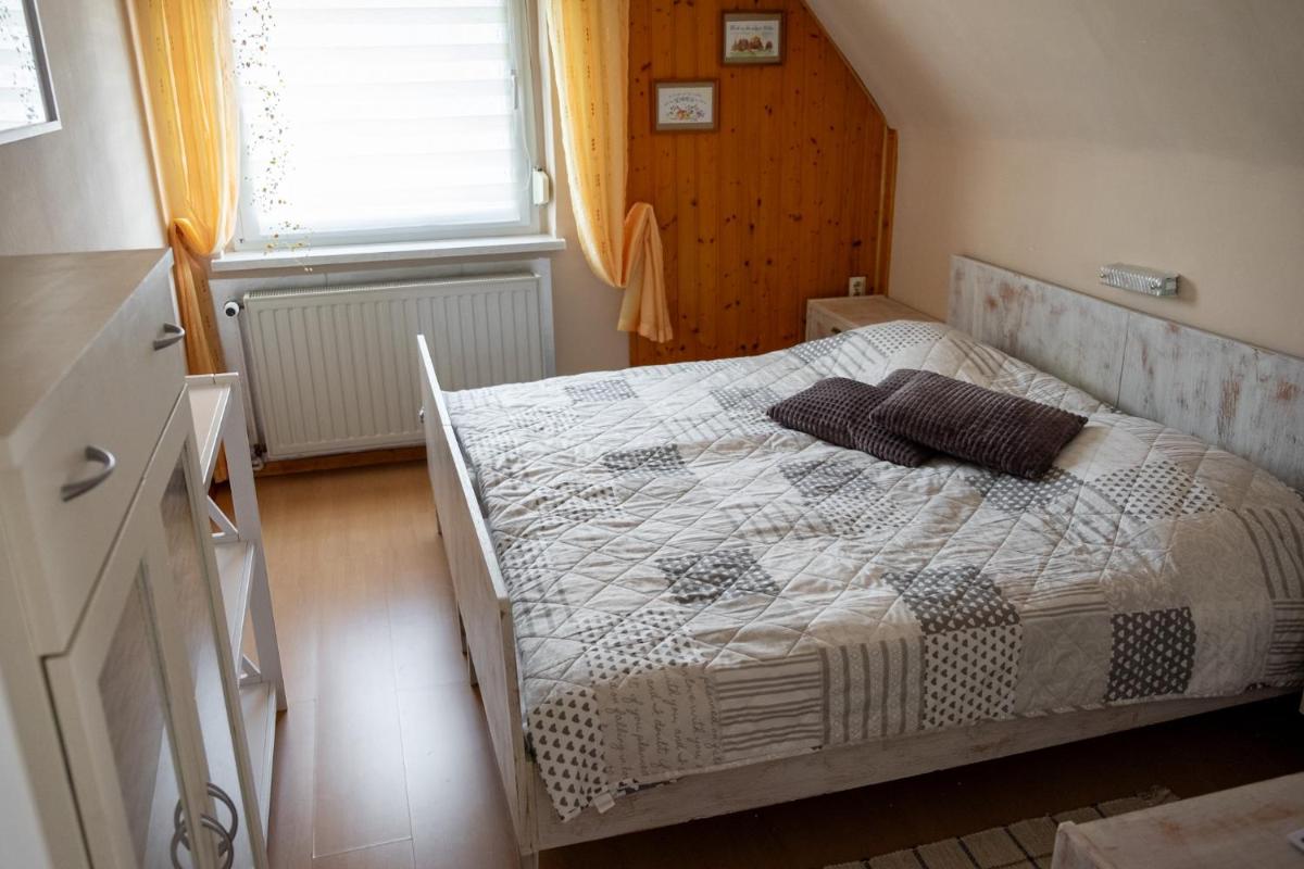 Pension & Ferienwohnung Zum Waldblick - Housity