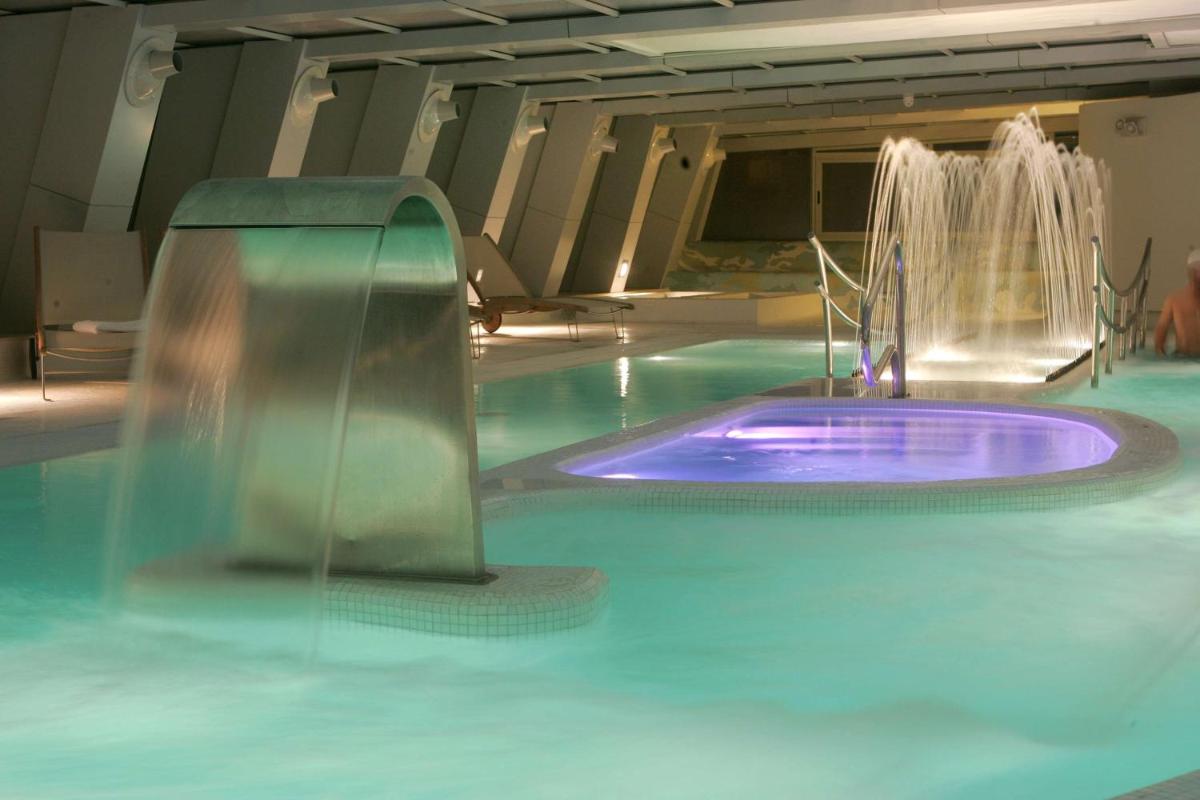 Piscina en o cerca de NH Collection Madrid Eurobuilding