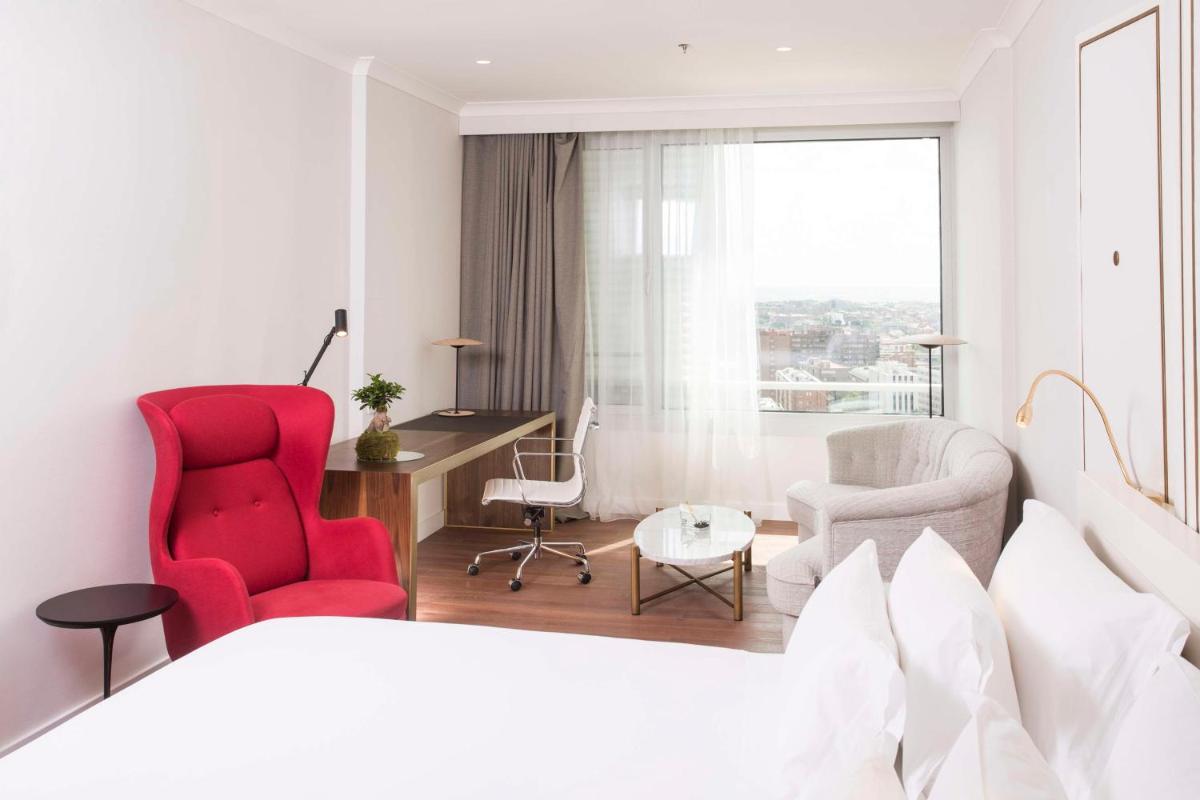 Zona de estar de NH Collection Madrid Eurobuilding