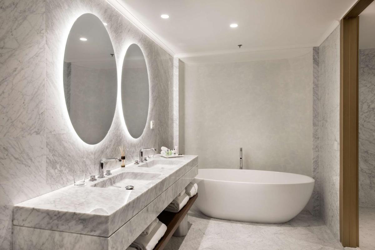 Un baño de NH Collection Madrid Eurobuilding
