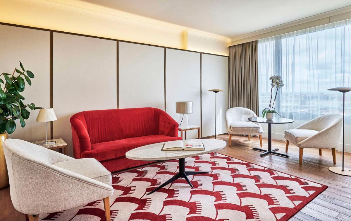 Zona de estar de NH Collection Madrid Eurobuilding