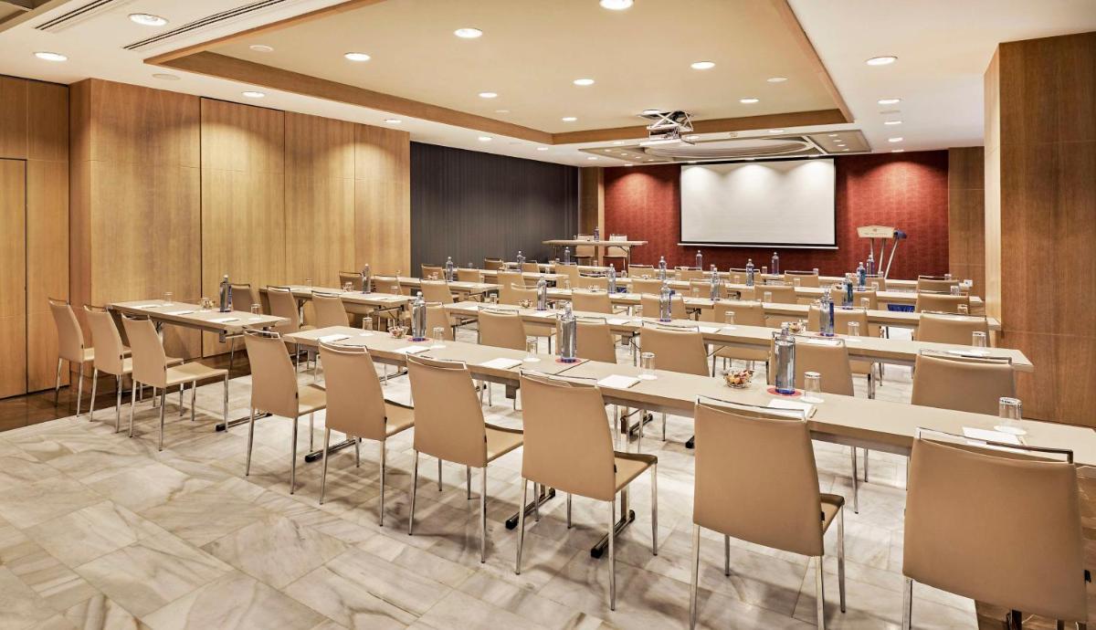 Zona business o sala de conferencias en NH Collection Madrid Eurobuilding