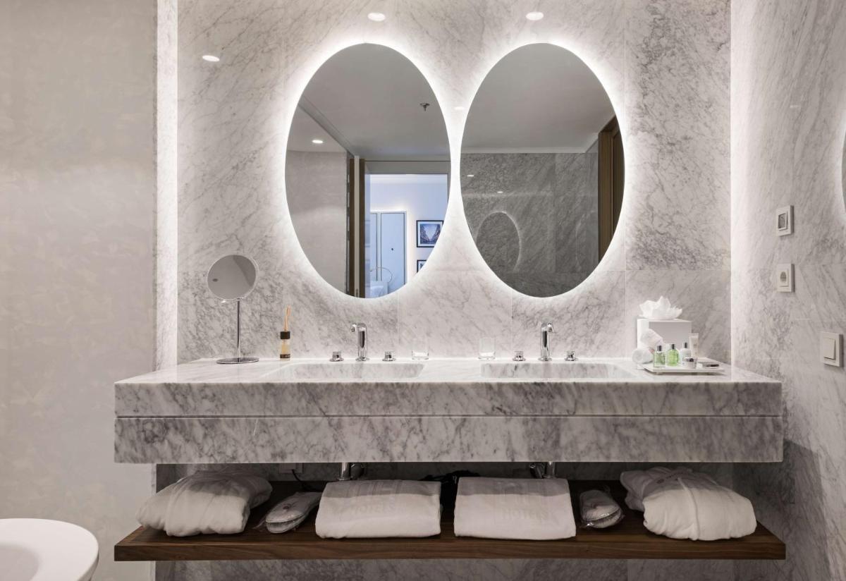 Un baño de NH Collection Madrid Eurobuilding