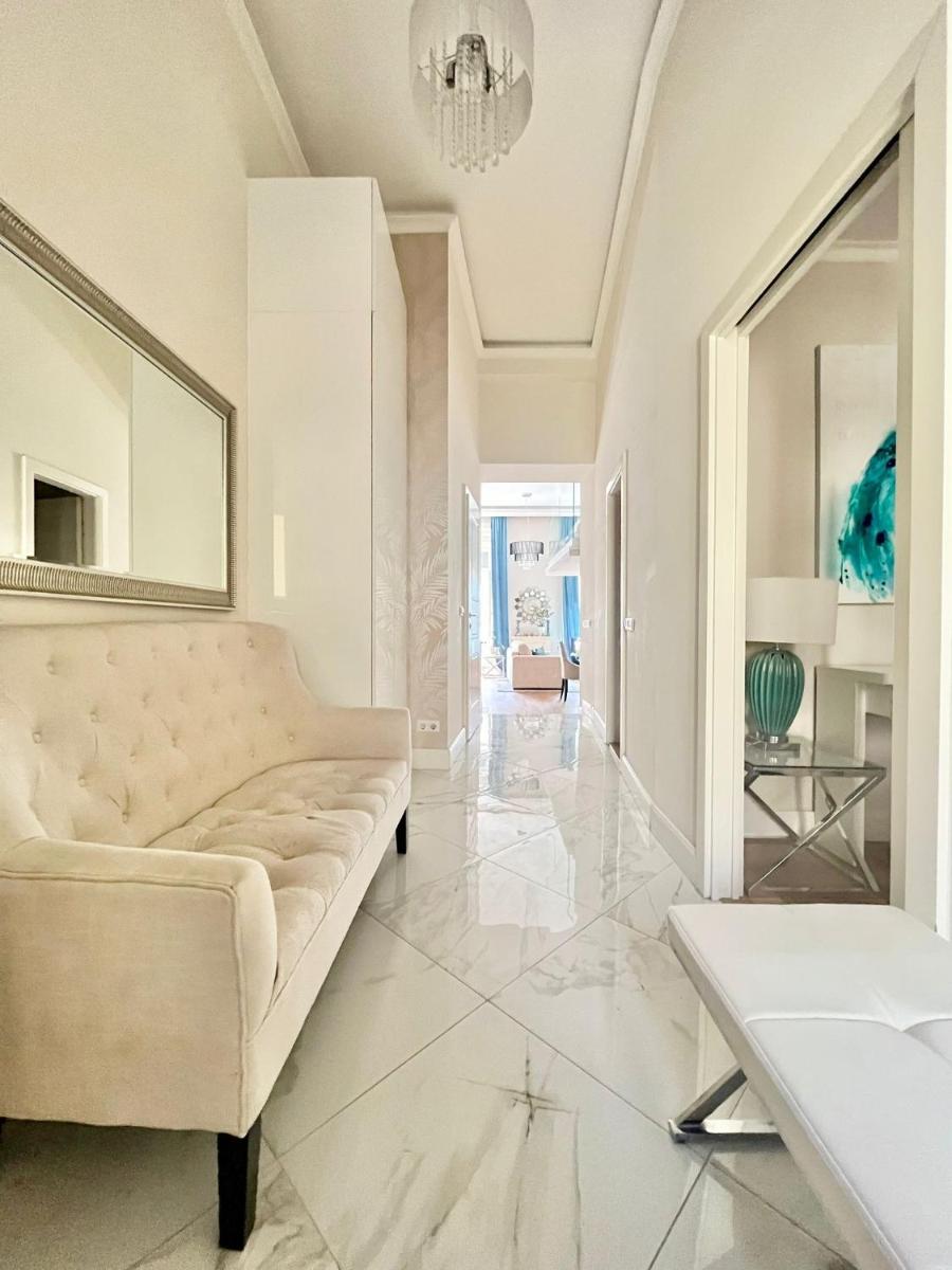 Margaret Bridge Residence - Housity