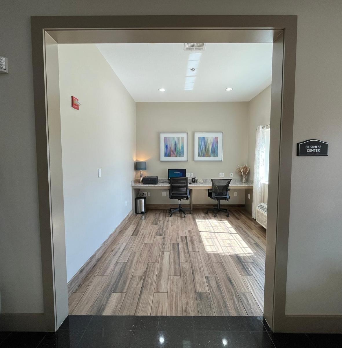 Best Western Inn & Suites Cleveland - Housity