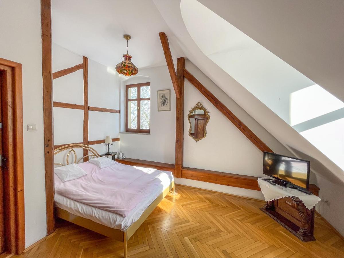 Zamek w Czernej - Housity