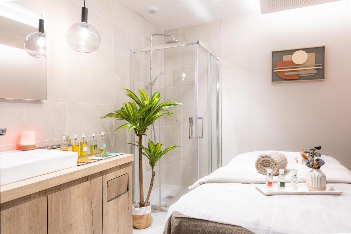 Salle de bains dans l'établissement Résidence Club MMV Le Silvana