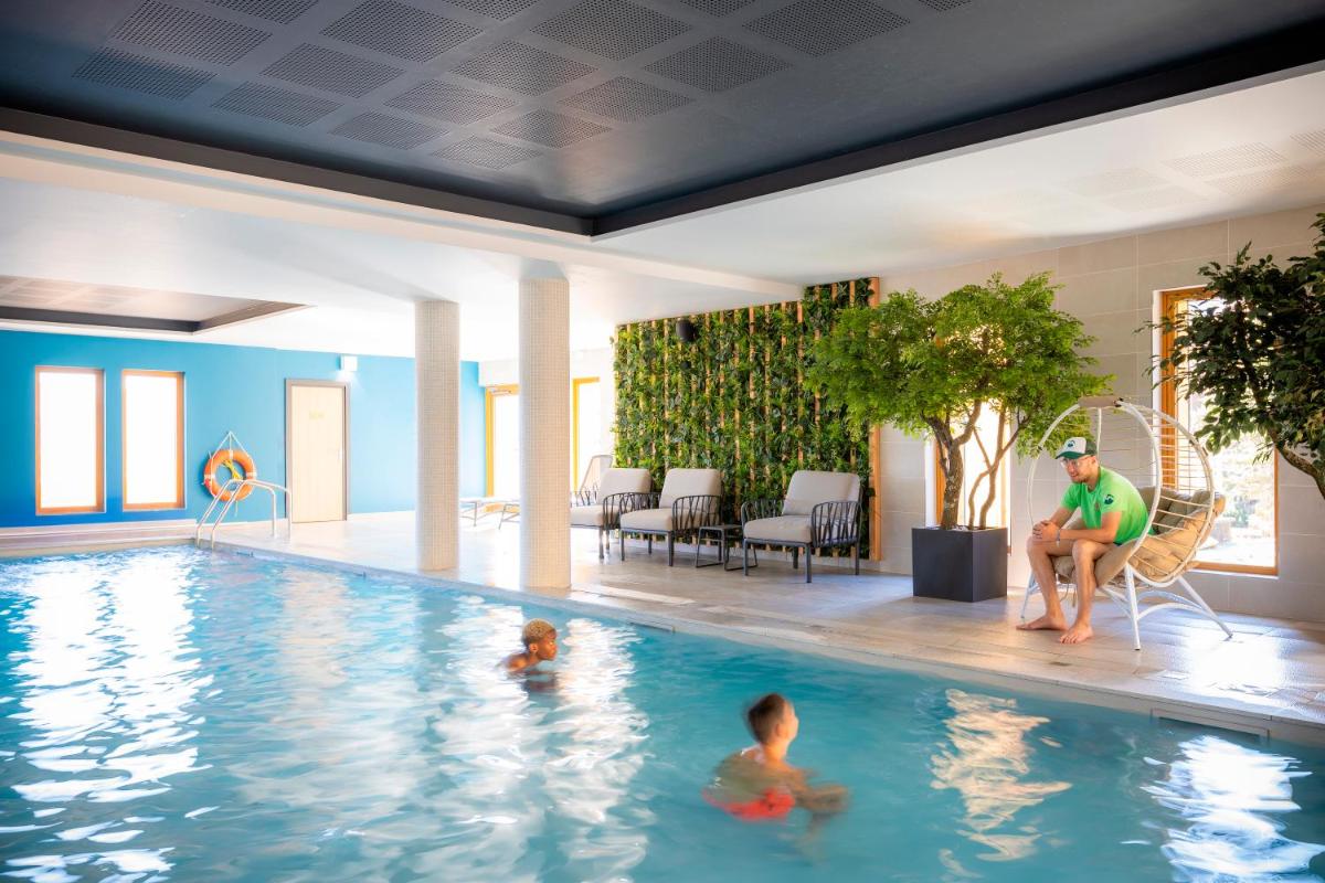 Piscine de l'établissement Résidence Club MMV Le Silvana ou située à proximité