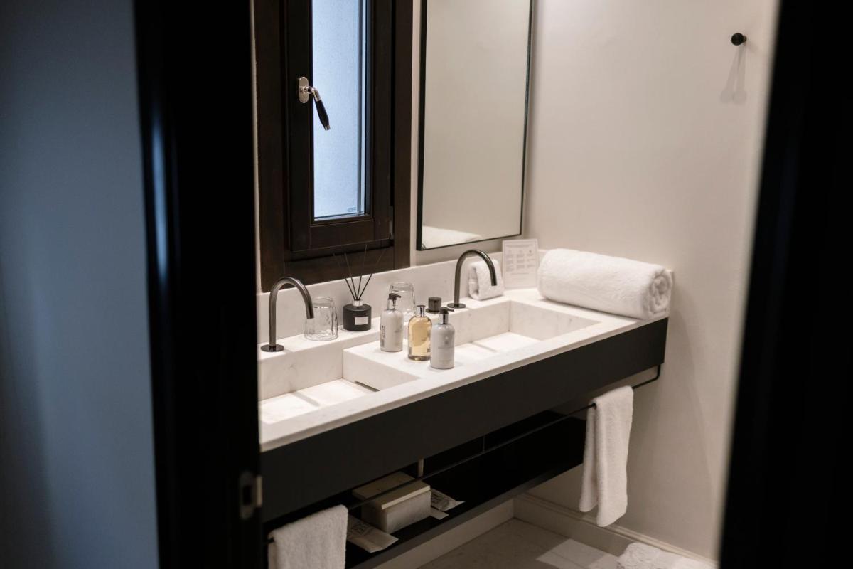 Un baño de Hotel Boutique Sidonia
