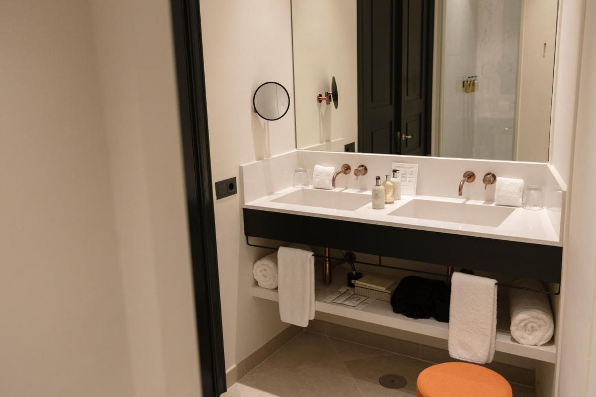 Un baño de Hotel Boutique Sidonia