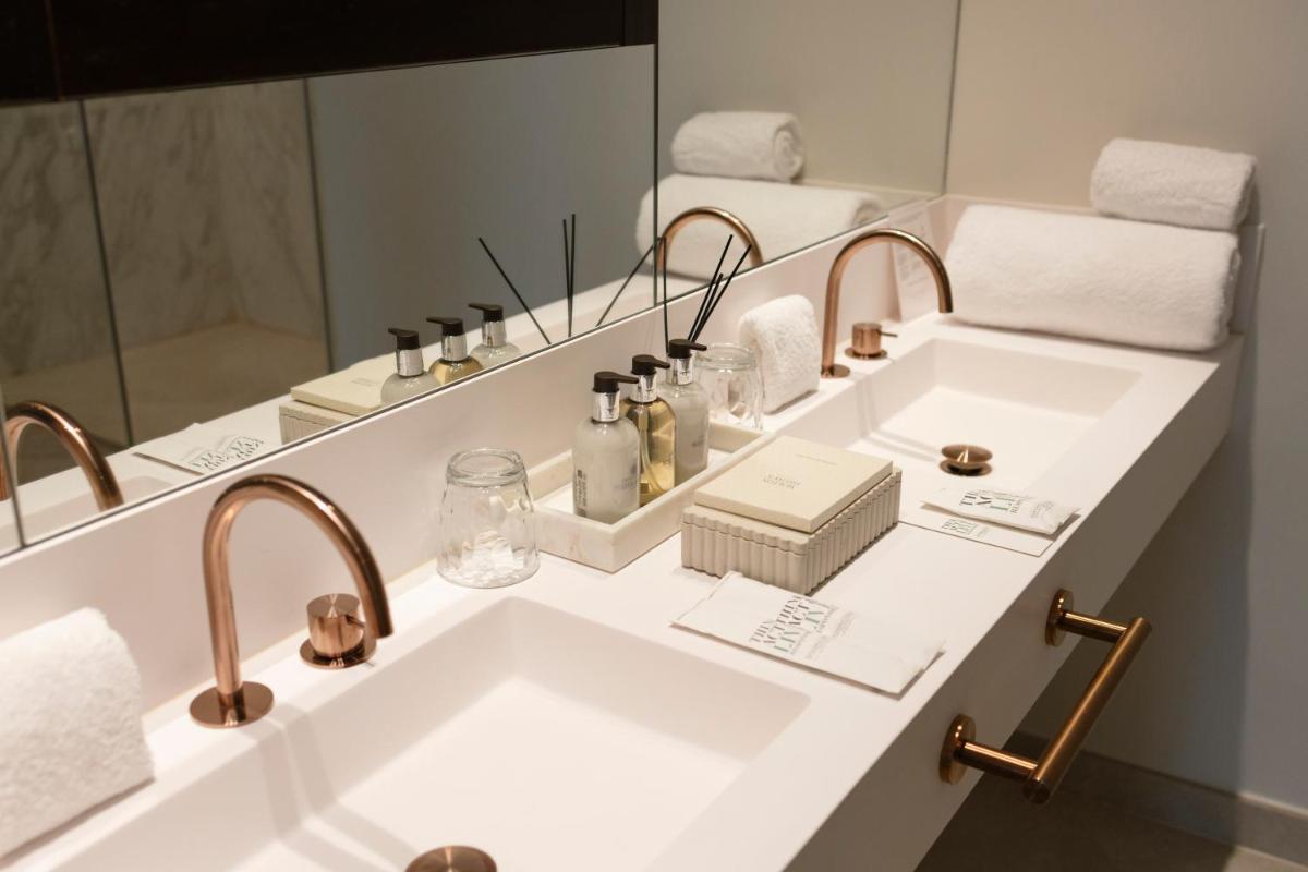 Un baño de Hotel Boutique Sidonia