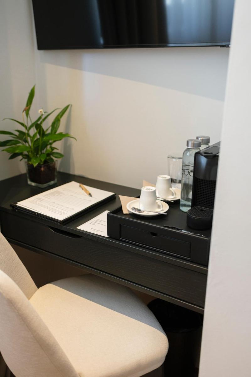 Utensilios para hacer té y café en Hotel Boutique Sidonia