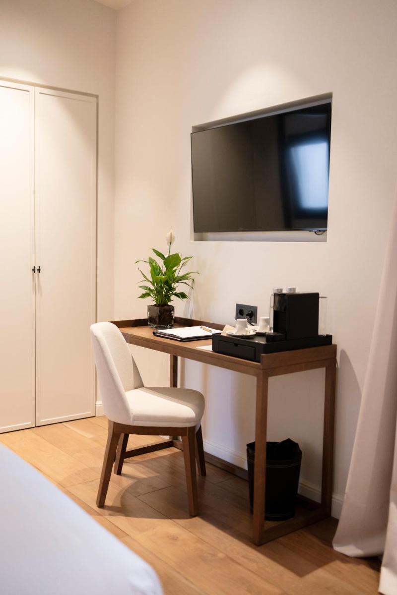 Una televisión o centro de entretenimiento en Hotel Boutique Sidonia