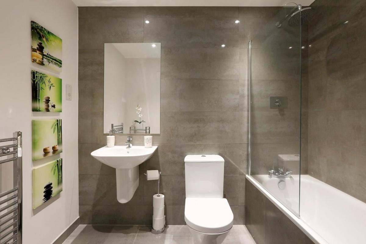 Redhill - Modern 1 Bedroom Apartment by Mobius Property - Housity