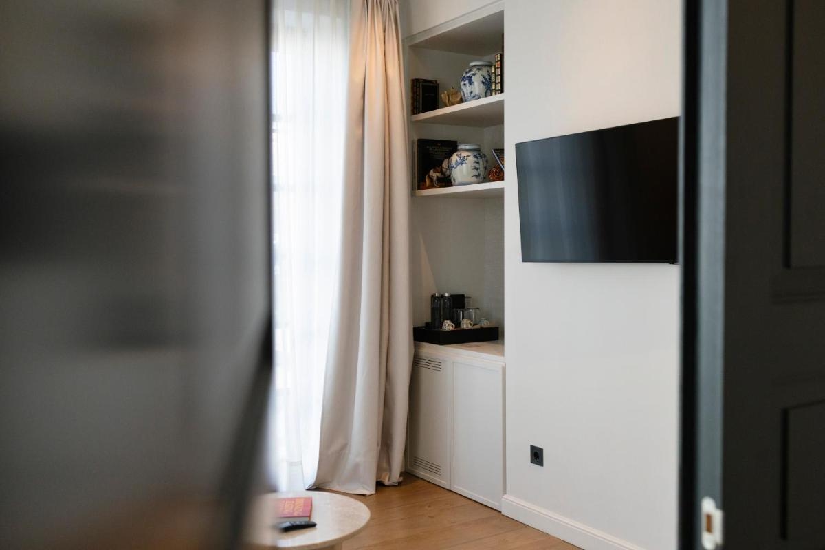 Una televisión o centro de entretenimiento en Hotel Boutique Sidonia