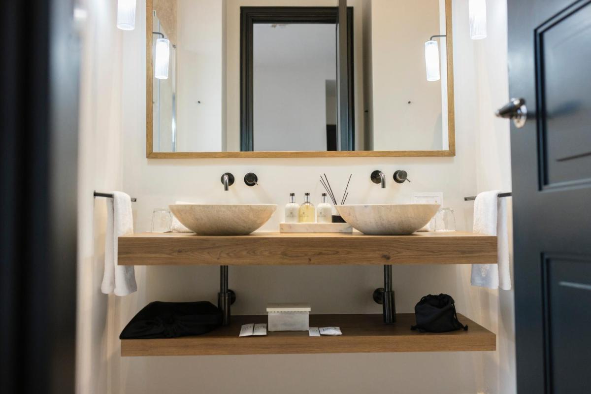 Un baño de Hotel Boutique Sidonia
