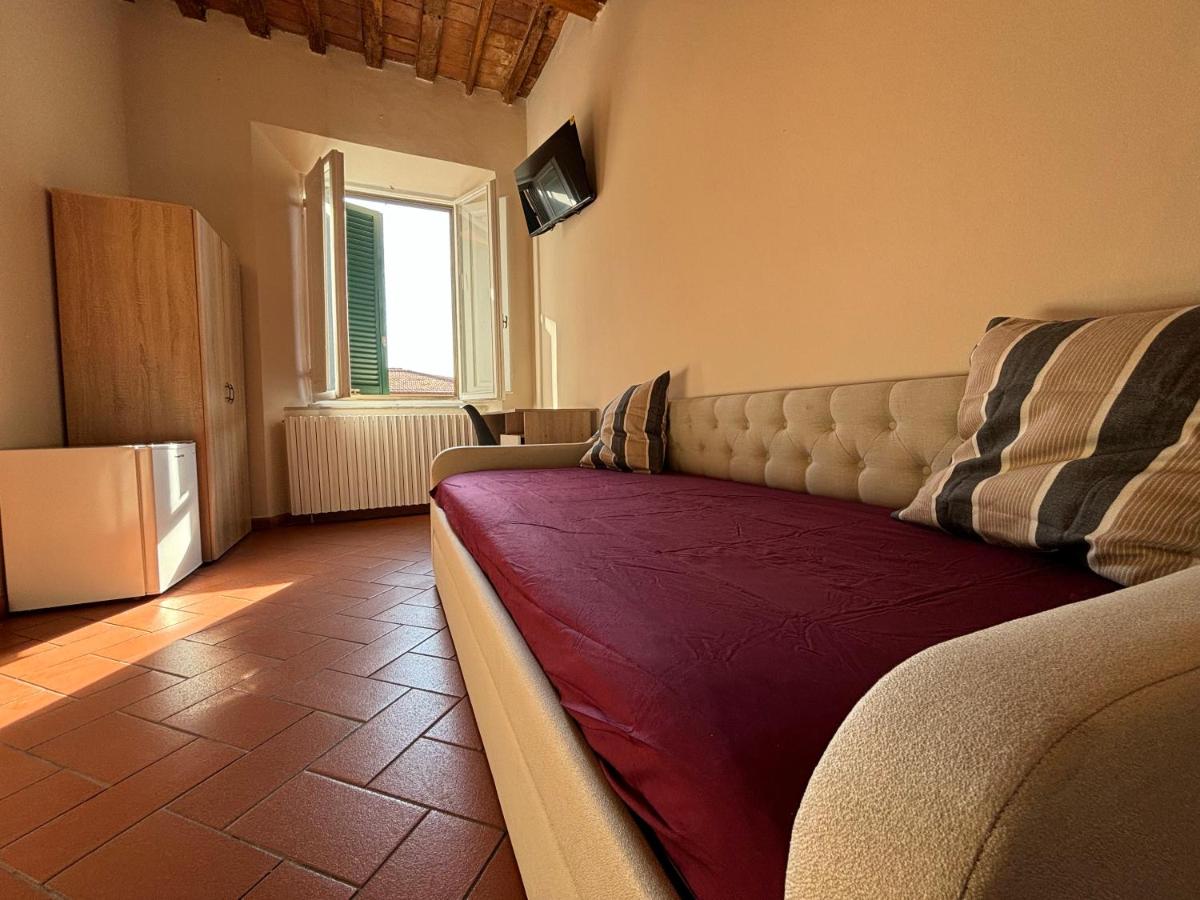 Window To The Tower - Housity