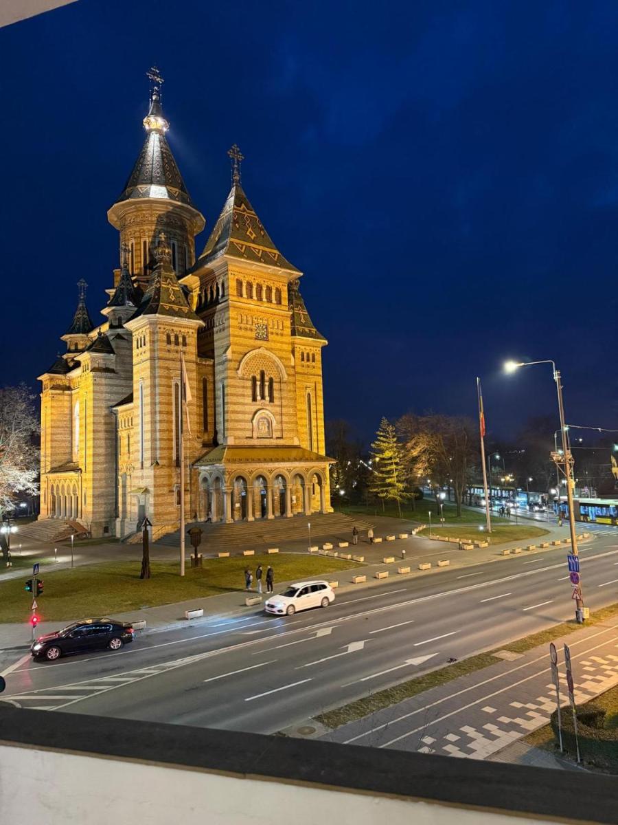 Piata Victoriei - Housity