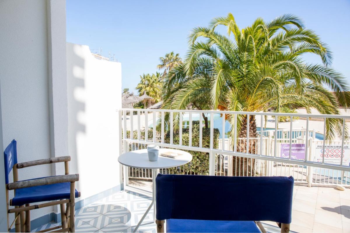 Balcon ou terrasse dans l'établissement Les Bulles de Mer - Hotel & Spa sur la Plage